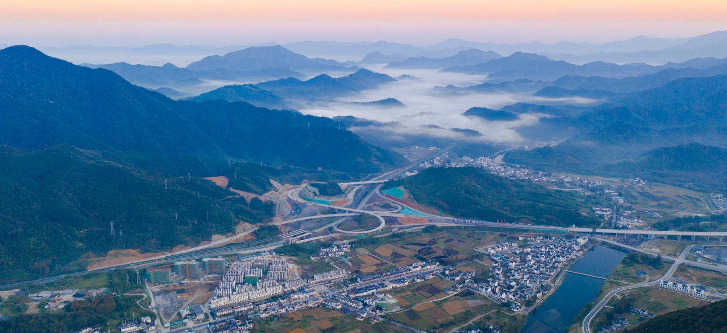 芜湖至黄山高速公路.jpg