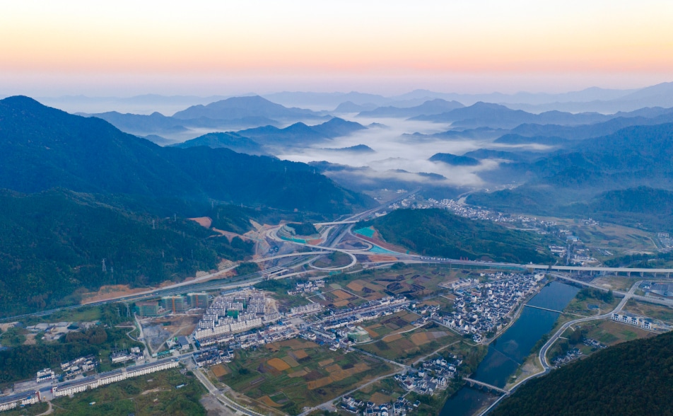 芜湖至黄山高速公路.jpg